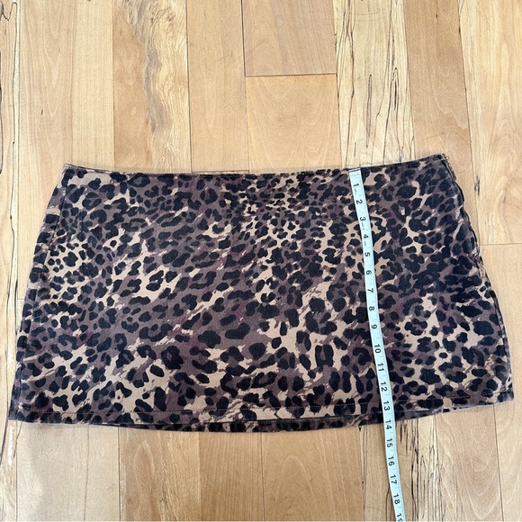 Abercrombie & Fitch Mid Rise Denim Mini Skort in Leopard Print - Picture 11 of 12
